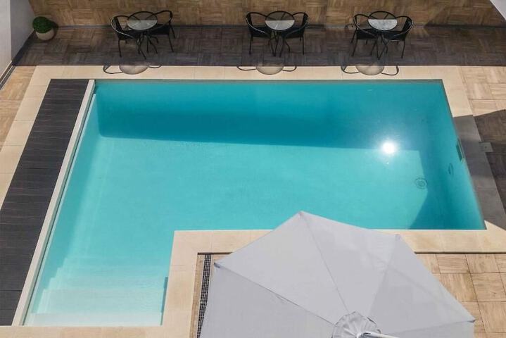 Pool 30 of 41