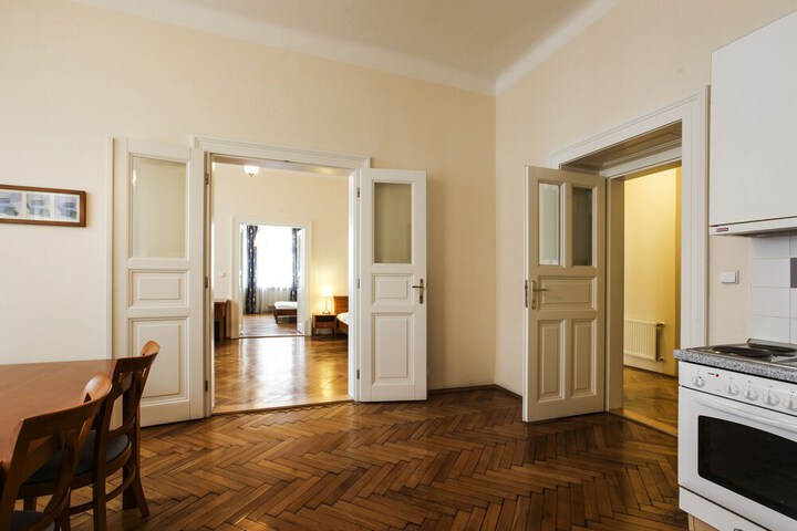 Room 18 of 27