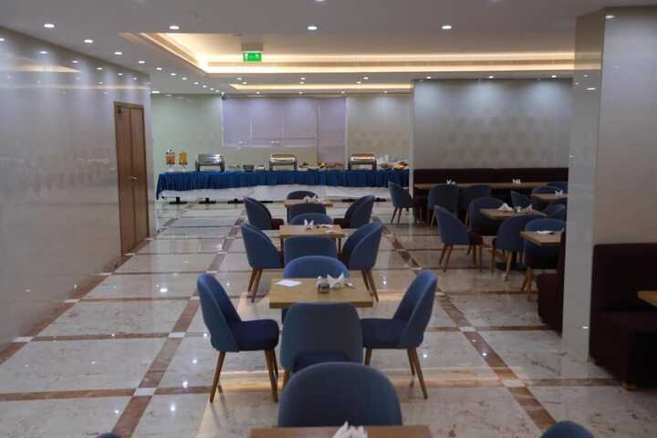 Dining 7 of 12