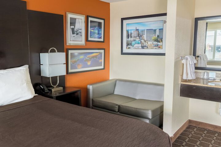 Room 11 of 60