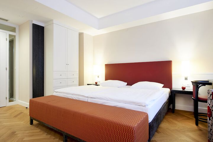 Room 10 of 63