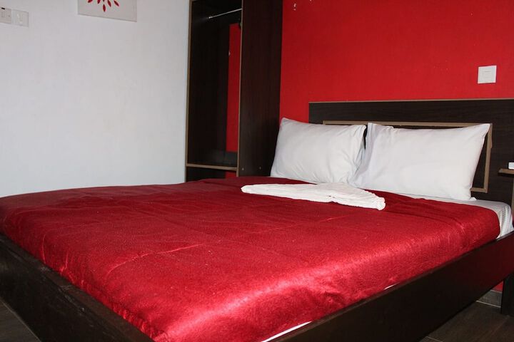 Room 13 of 35