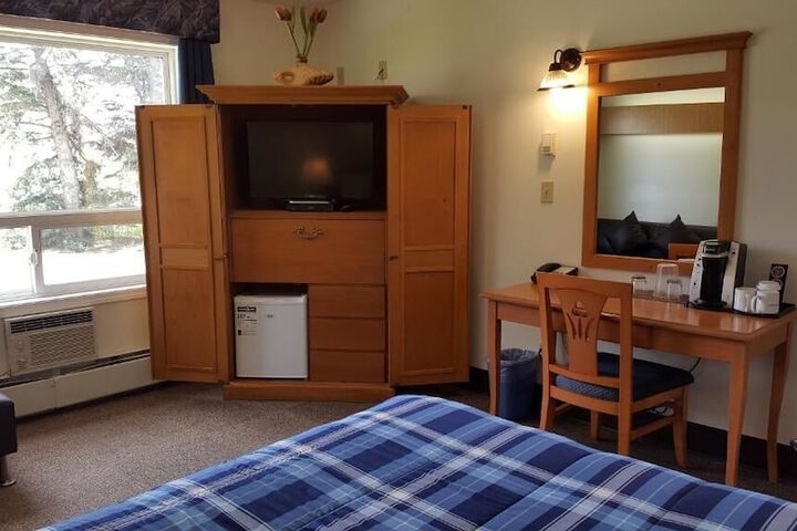 Room 8 of 18