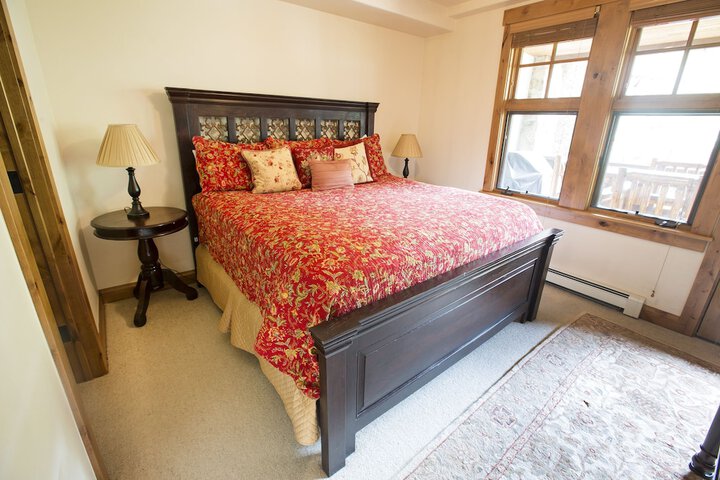 Room 4 of 174