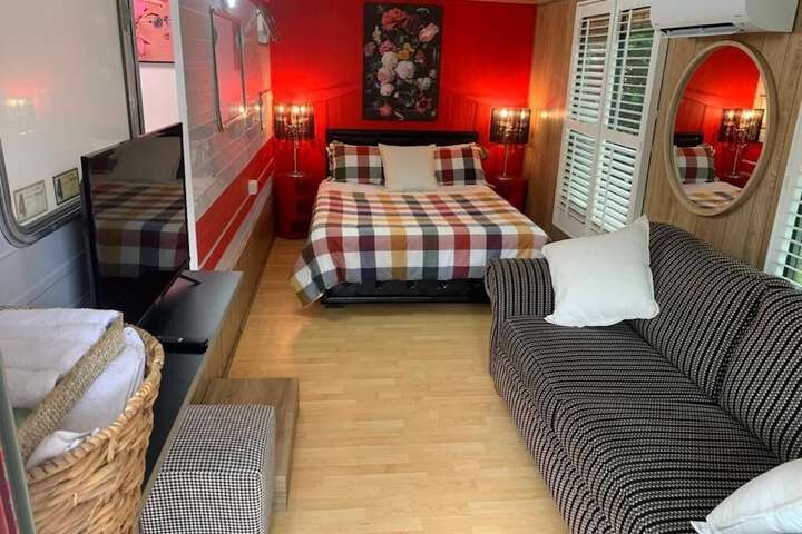 Room 9 of 135