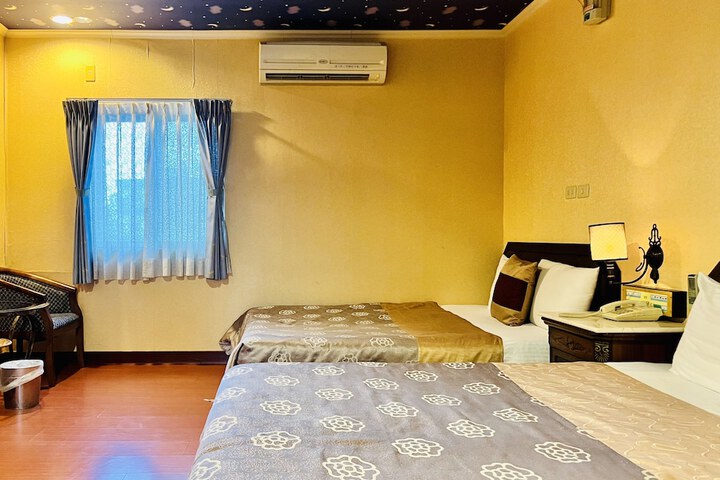 Room 7 of 25