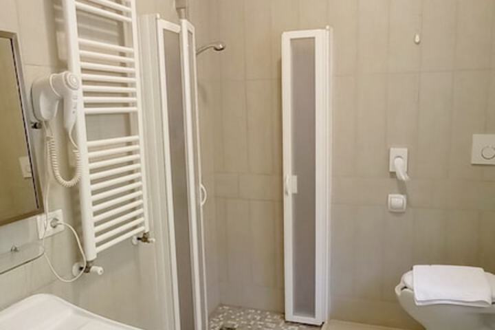 Room 19 of 28