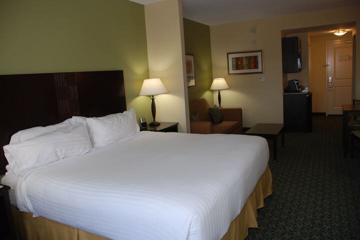 1 King Bed (16 of 16)