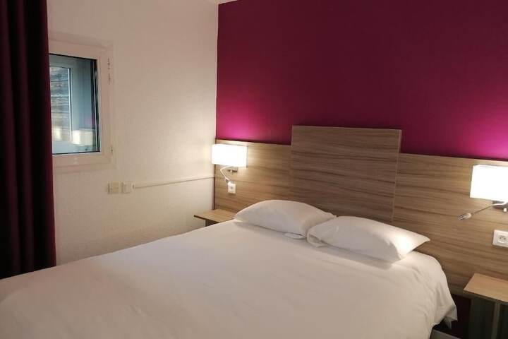 Room 9 of 28