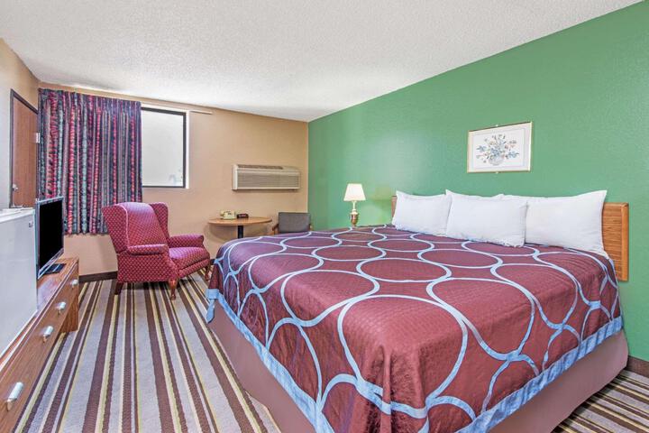 1 Queen Bed (14 of 15)