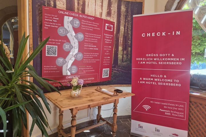 Check-in/check-out kiosk