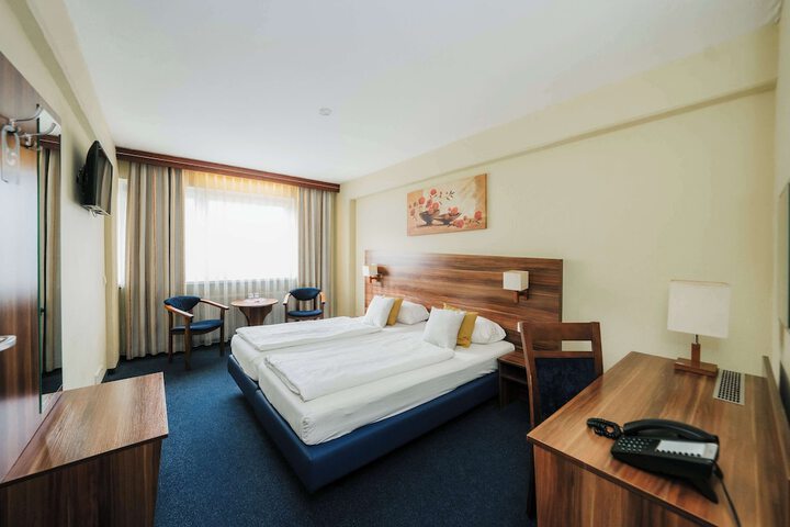 Room 13 of 35