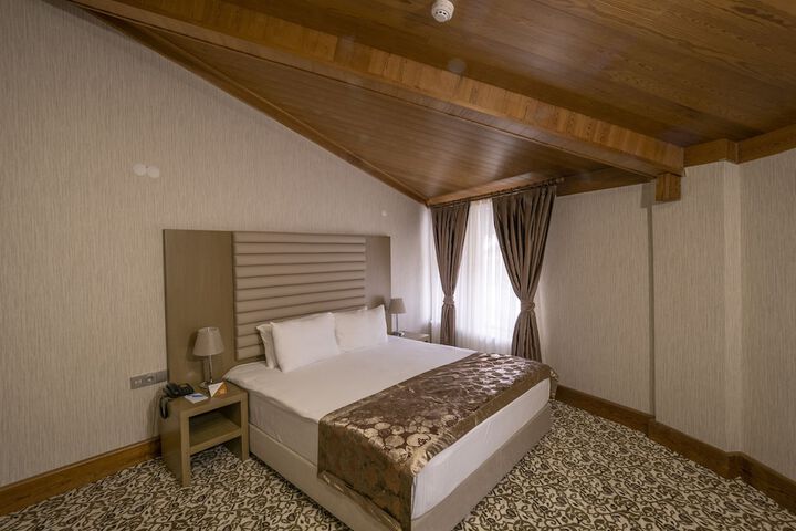 Room 13 of 34
