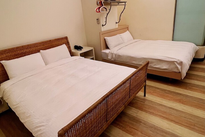 Room 6 of 53