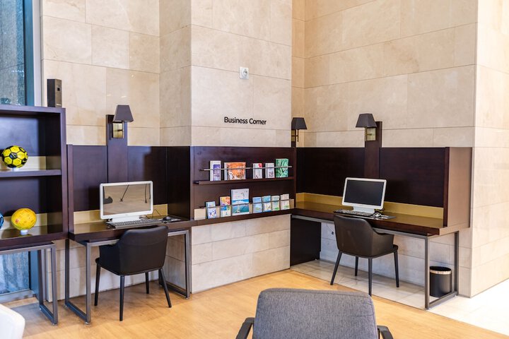 Business Center 67 of 72
