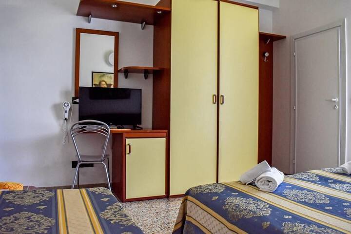 Room 5 of 40