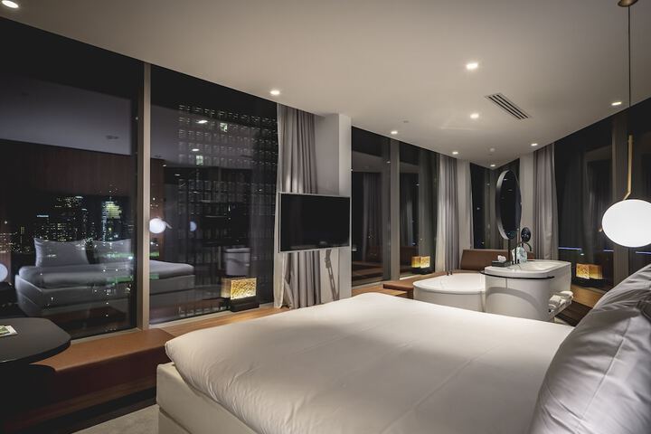 Room 11 of 77
