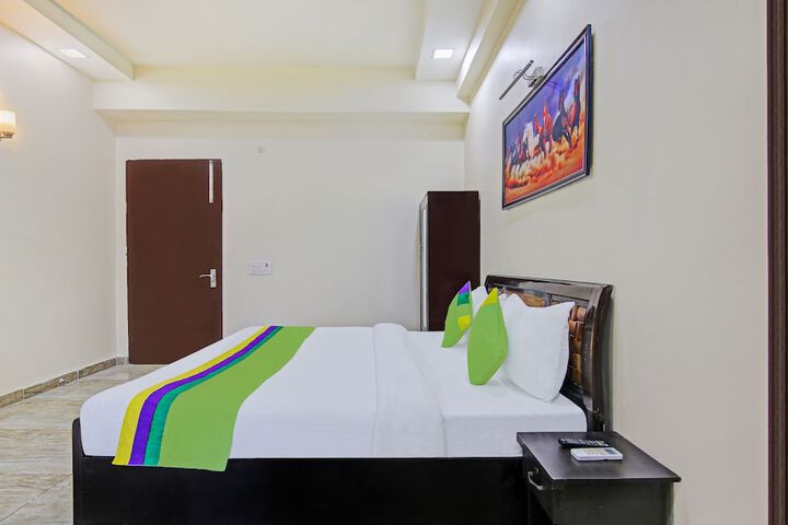Room 14 of 36