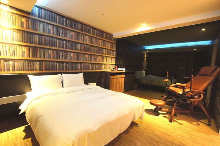 Room 4 of 63