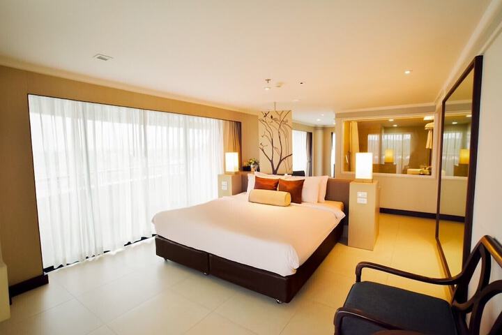 Room 27 of 122