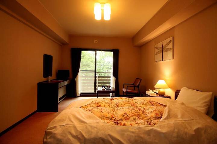 Room 6 of 33