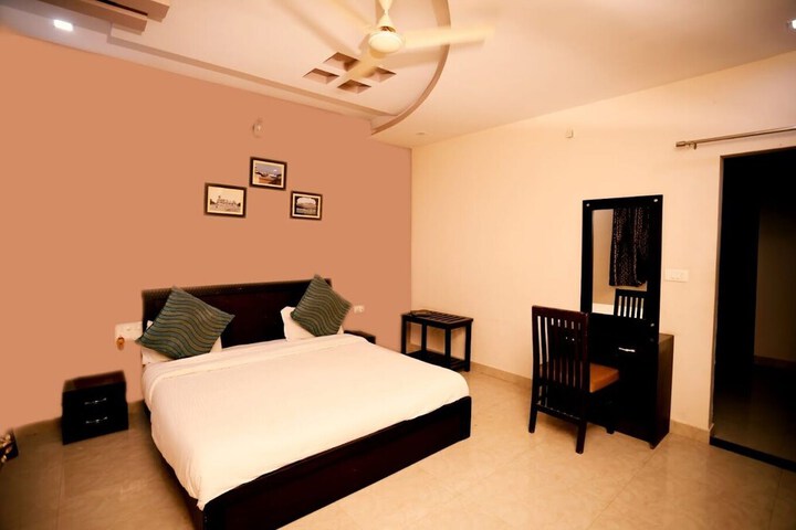Room 4 of 42