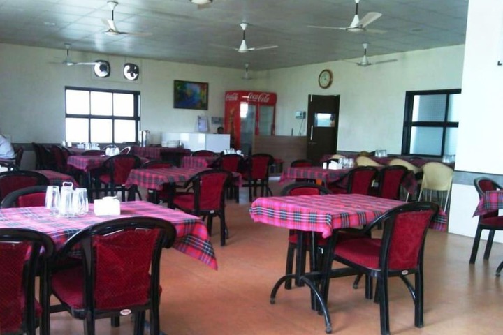 Dining 7 of 13