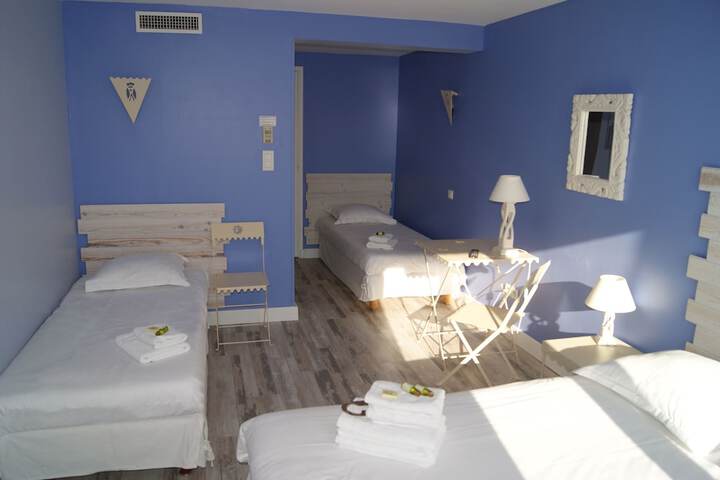 Room 12 of 103