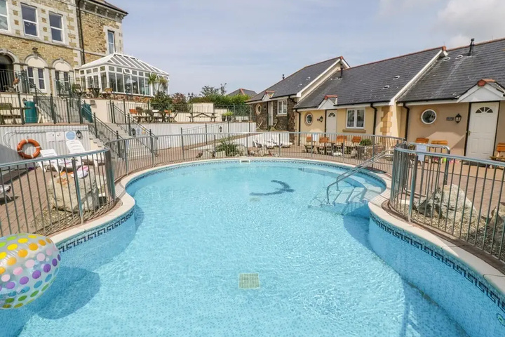 Pool 5 of 6