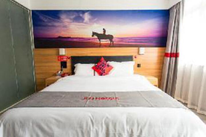 Room 18 of 23