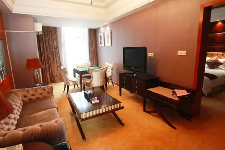 Room 5 of 14