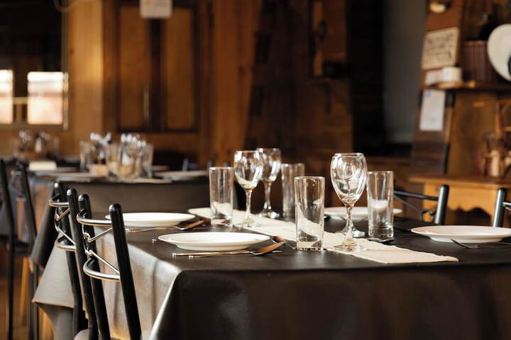 Dining 7 of 13