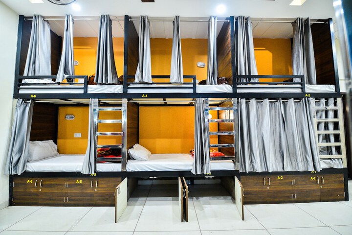 Room 7 of 16