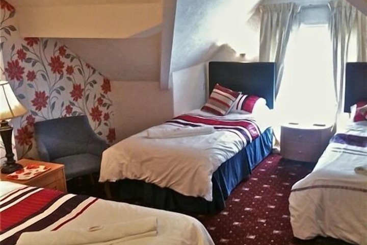 Room 10 of 18