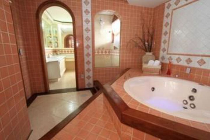 Hot Tub 20 of 27