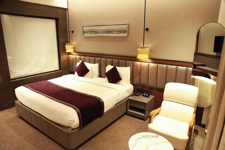 Room 12 of 53