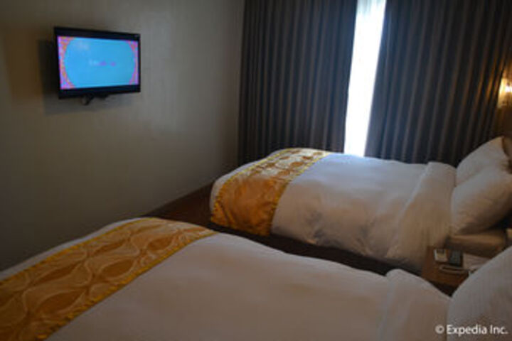 Room 32 of 85