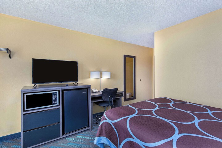 1 Queen Bed (21 of 22)