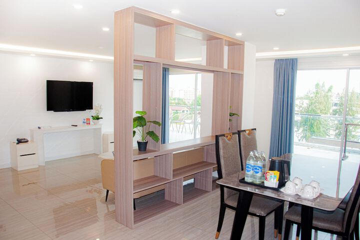 Room 53 of 168