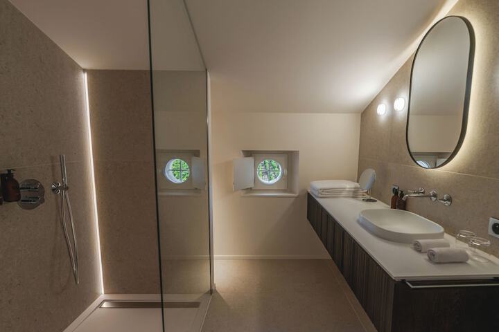 Room 26 of 49