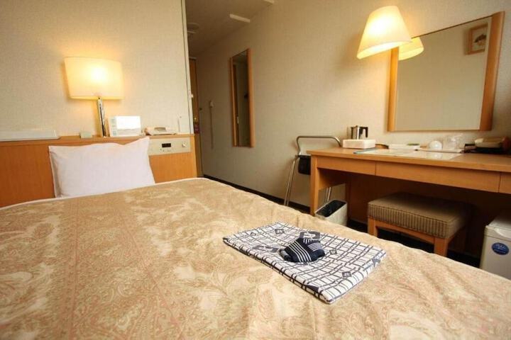 Room 11 of 32