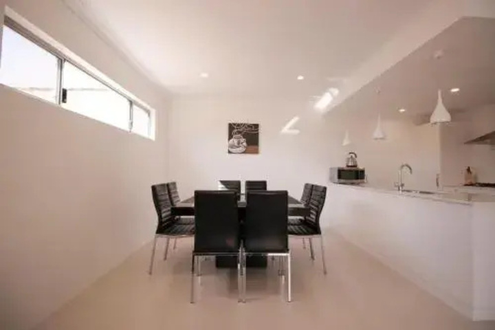 Room 10 of 12