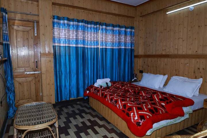 Room 4 of 20