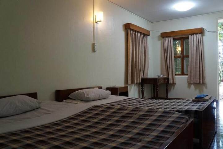 Room 8 of 33