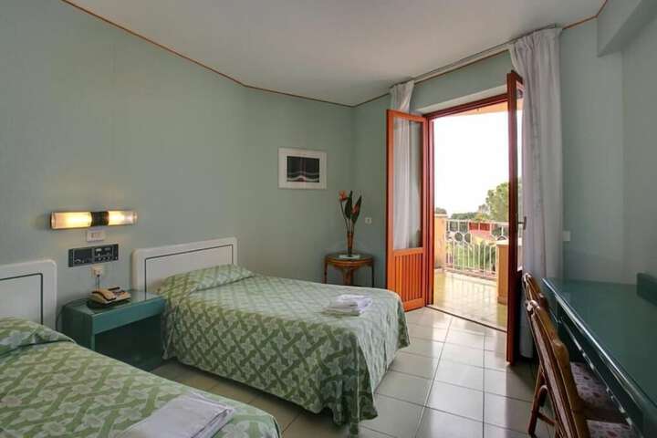 Room 5 of 85