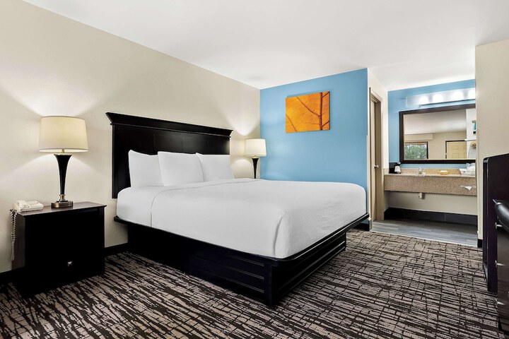 Room 13 of 25
