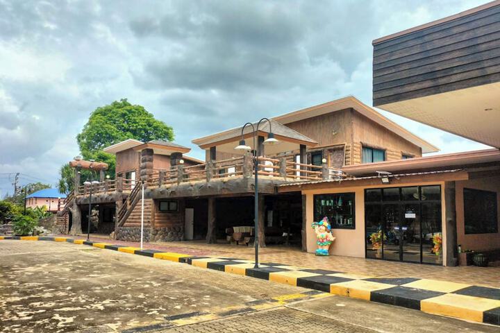Hotel 2 of 156