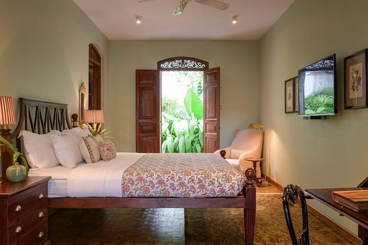 Room 6 of 25