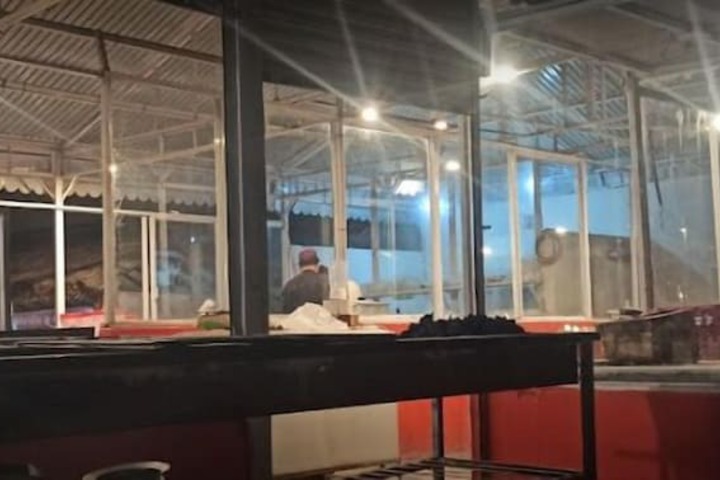 Dining 12 of 22