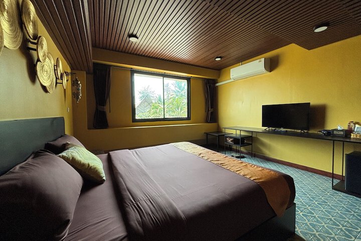 Room 12 of 94